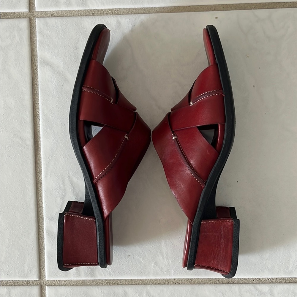 Clarks Red Leather Slide Sandals Womens 7.5 Block Heel Comfort Mule Slip On - Picture 4 of 5